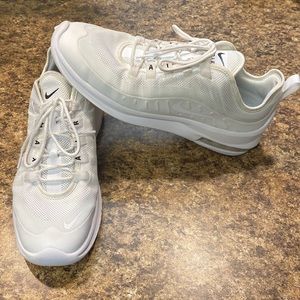 White Nike Air Max Axis